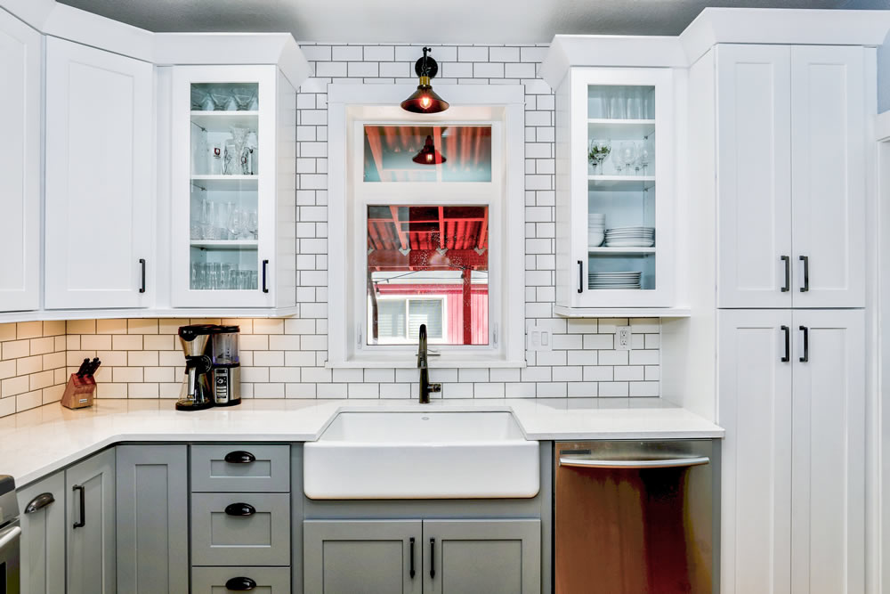 white-kitchen-with-window1000